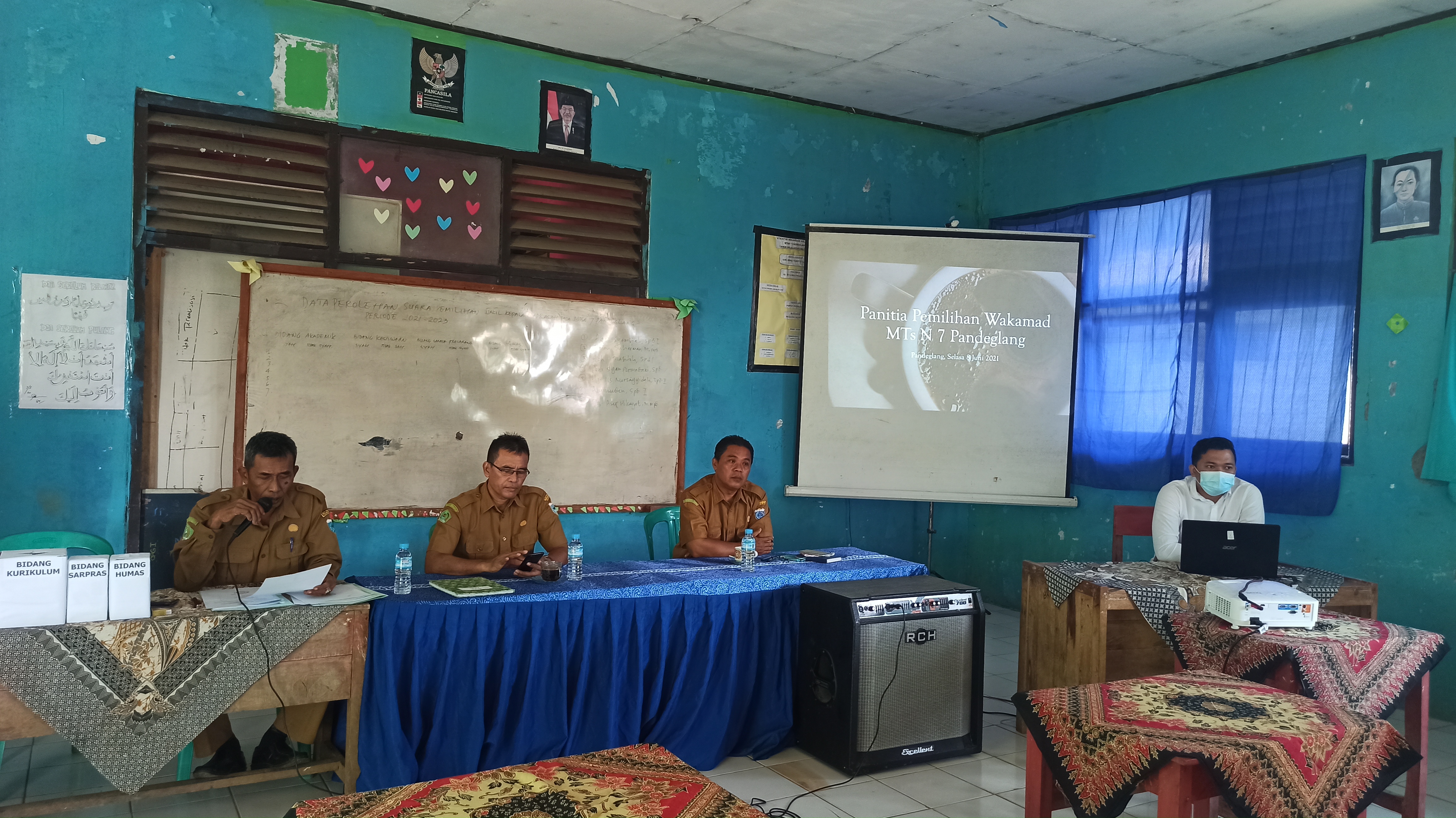 MTs N 7 Pandeglang mengadakan pemilihan Wakil Kepala Madrasah masabakti 2021-2023 dihadiri Kasi Penma Kemenag Pandeglang-Kedua dari kiri